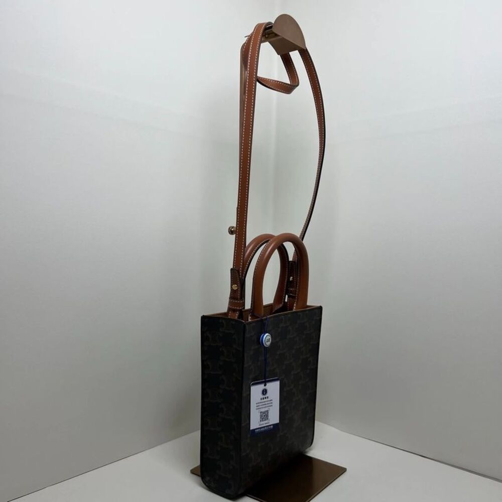 Celine Women Pre-Loved Bag Very Good Condition - Picture 5 of 9